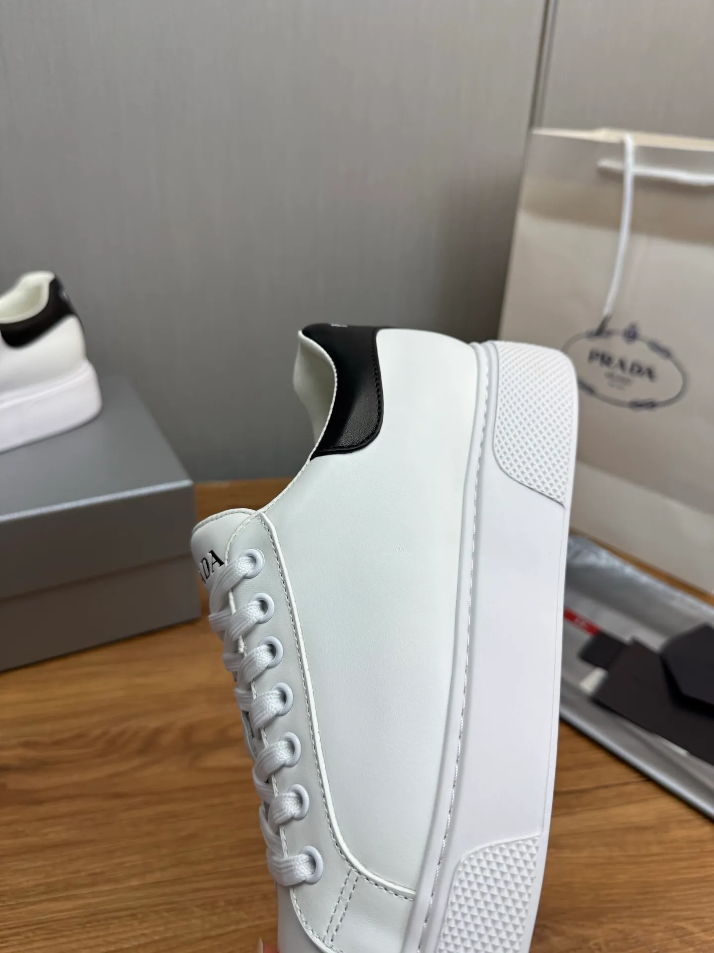 Men's shoes 💰580💰 [PRADA] Men's shoes are popular in the counter, official website is synchronized, 1 high-quality shipment ✔️Imported cowhide fabric + cowhide lining, 1🆚1 replica, original sole, 38-45 (45 customized, non-refundable)